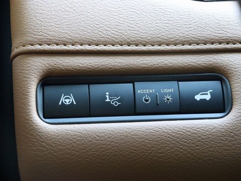 Used 2025 Nissan Armada Platinum Reserve image 39