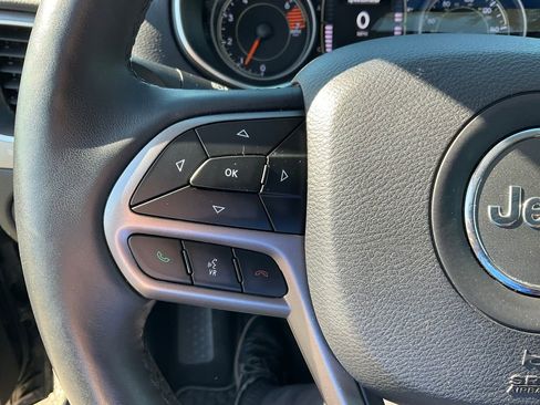 Used 2019 Jeep Cherokee Latitude Plus w/ Comfort/Convenience Group AWD/4WD image 5