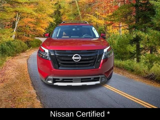 Certified 2025 Nissan Pathfinder Platinum w/ Black Appearance Package AWD/4WD image 11