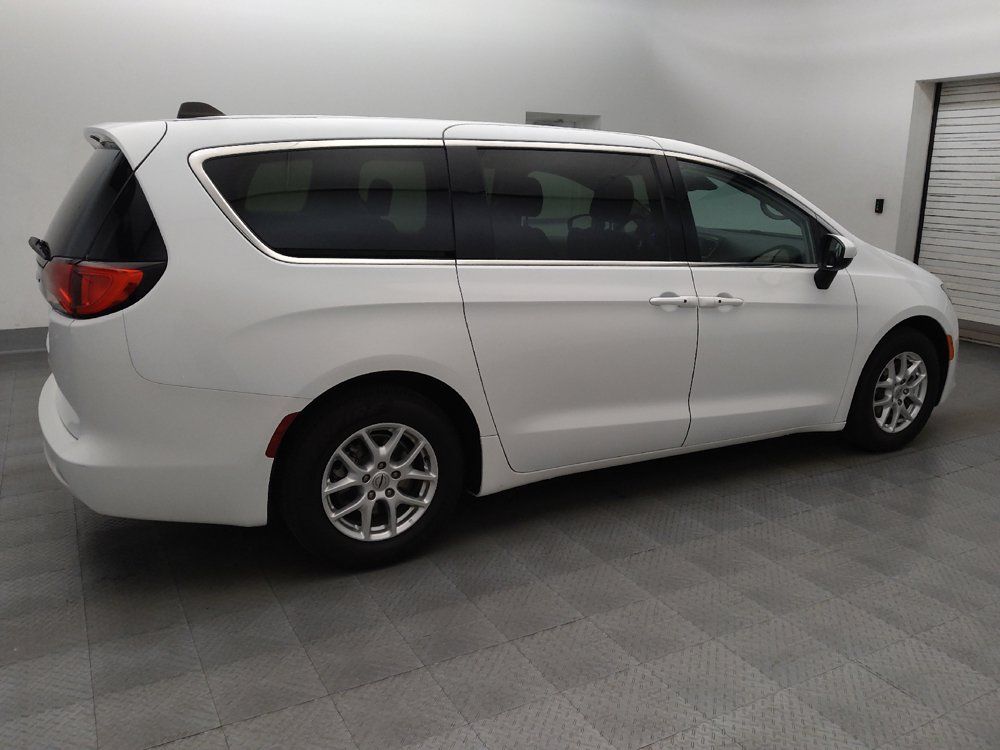 Used 2023 Chrysler Voyager LX FWD image 10