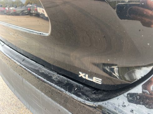 Used 2021 Toyota Highlander XLE image 7