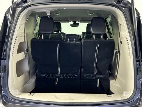 Used 2023 Chrysler Pacifica Touring-L FWD image 14