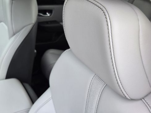 Used 2025 Honda Pilot Touring image 11