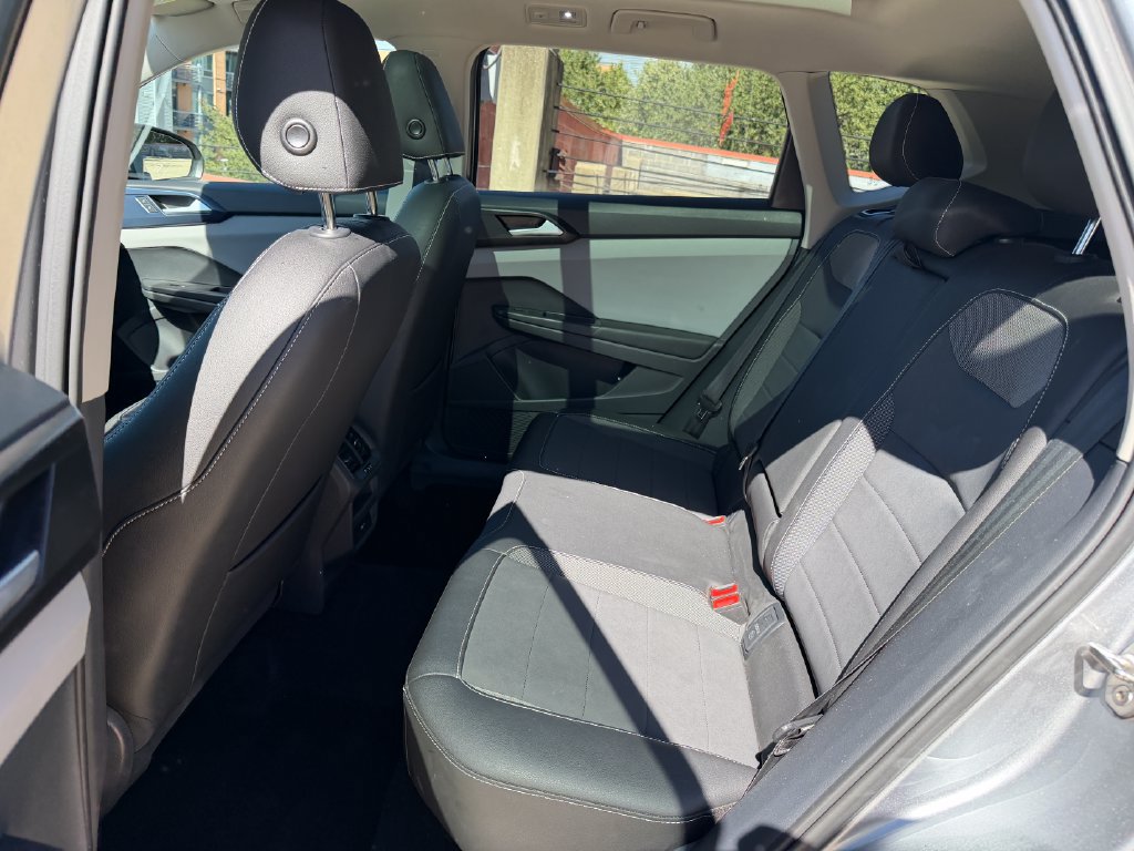 Certified 2023 Volkswagen Taos SE FWD image 24