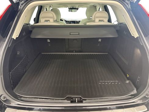 Used 2019 Volvo XC60 T5 Momentum w/ Multimedia Package AWD/4WD image 13