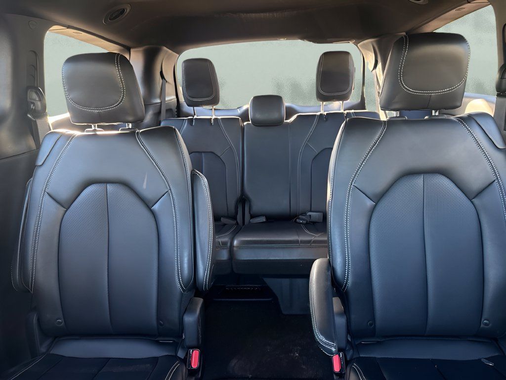 Used 2026 Chrysler Pacifica Select FWD image 10