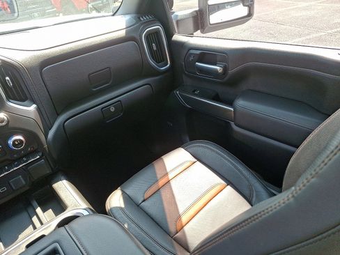 Used 2020 GMC Sierra 2500 AT4 w/ AT4 Preferred Package image 16