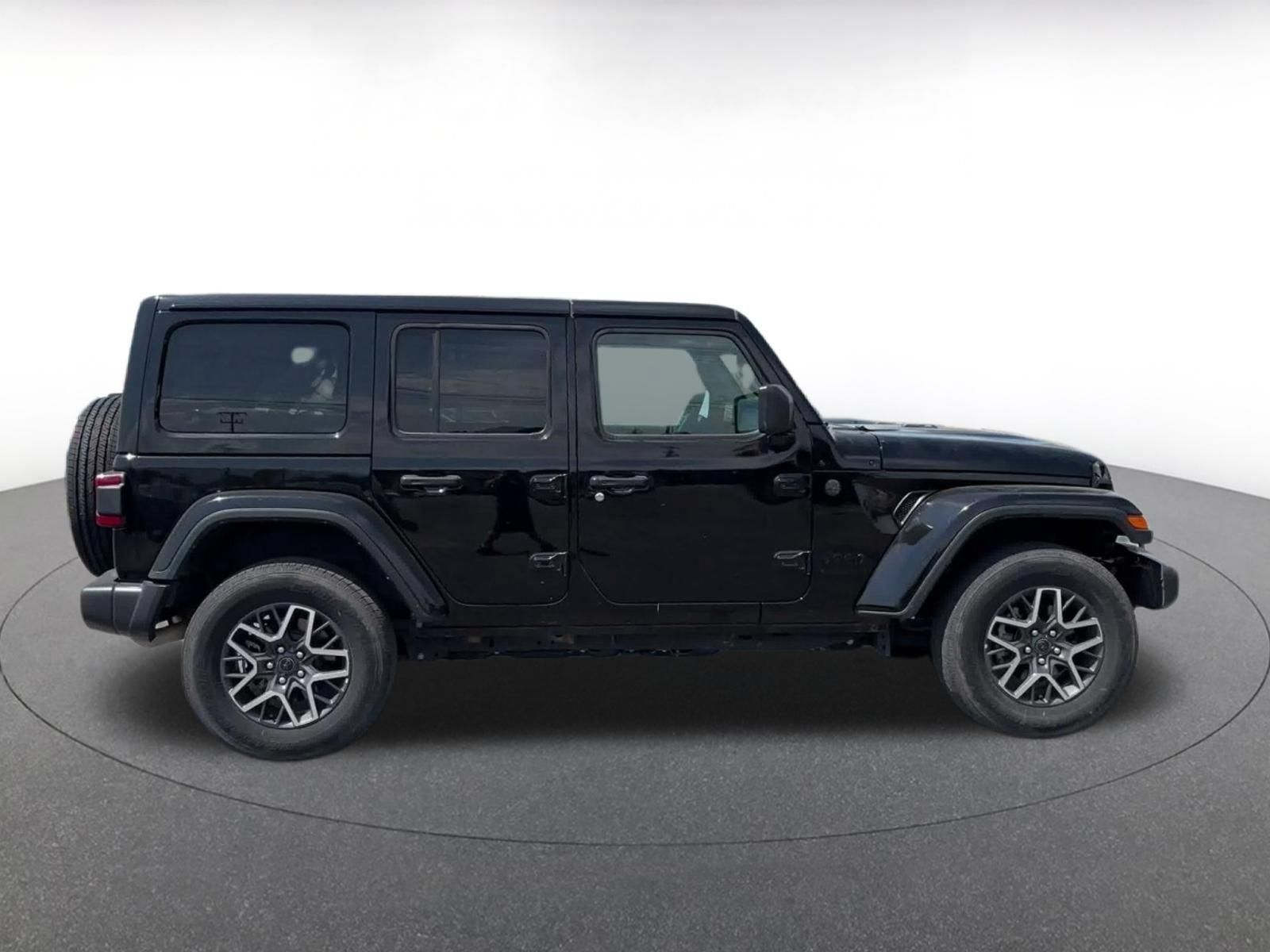 Used 2025 Jeep Wrangler Unlimited Sahara AWD/4WD image 14