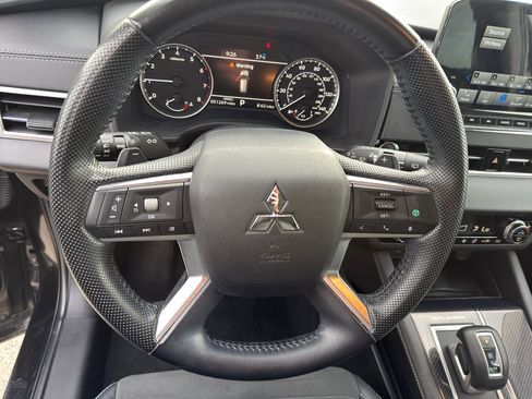 Used 2022 Mitsubishi Outlander SE image 16