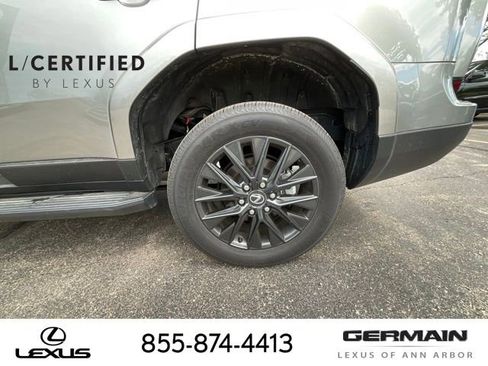 Used 2025 Lexus GX 550 w/ Accessory Package (2T) AWD/4WD image 23