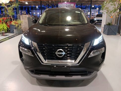 Used 2023 Nissan Rogue SV image 3