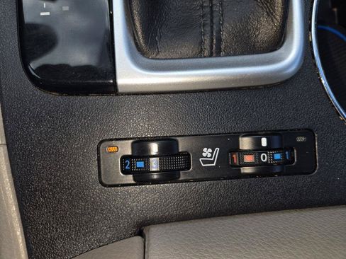 Used 2016 Toyota Highlander Limited FWD image 28