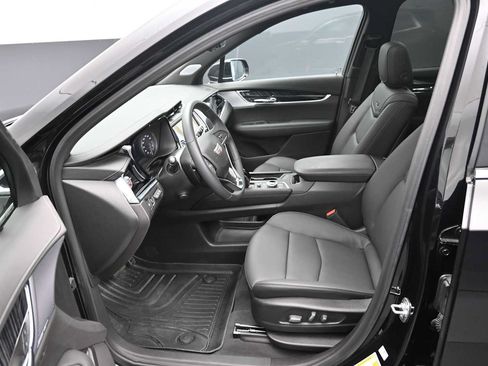 Used 2024 Cadillac XT6 Premium Luxury w/ Technology Package AWD/4WD image 30