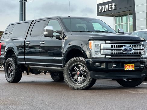 Used 2017 Ford F250 Platinum w/ Platinum Ultimate Package image 2