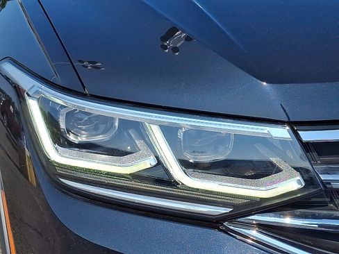 Used 2022 Volkswagen Tiguan SEL R-Line image 10