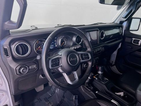 Used 2022 Jeep Wrangler Unlimited Sahara AWD/4WD image 12