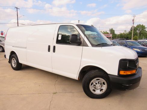 Used 2016 Chevrolet Express 3500 Extended image 3