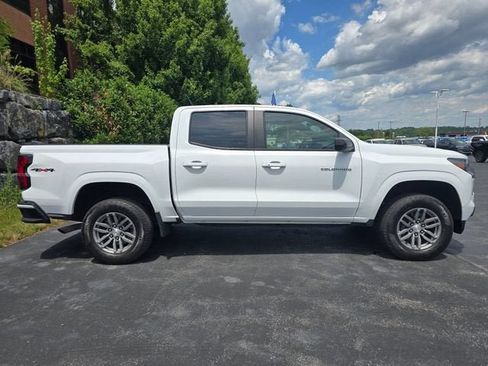 Used 2023 Chevrolet Colorado LT w/ LT Convenience Package II AWD/4WD image 2