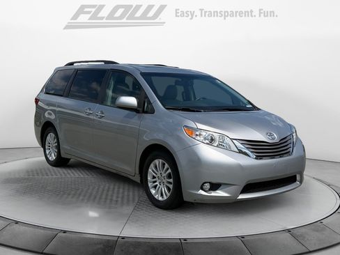 Used 2016 Toyota Sienna XLE Premium FWD image 1
