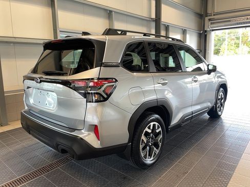 Used 2025 Subaru Forester Premium image 19