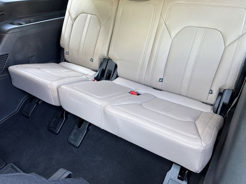 Used 2024 Ford Expedition Limited image 37