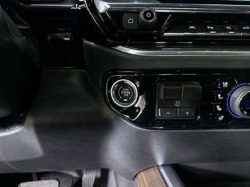 New 2026 Chevrolet Silverado 1500 High Country w/ Midnight Edition AWD/4WD image 17