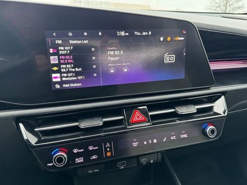 Used 2023 Kia Niro EX Touring image 19