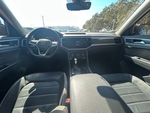 Certified 2022 Volkswagen Atlas SEL Premium image 10