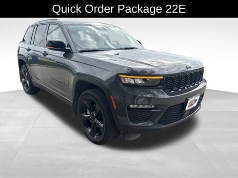 Used 2024 Jeep Grand Cherokee Limited w/ Black Appearance Package AWD/4WD image 4