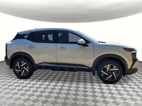 New 2025 Nissan Kicks SV image 5