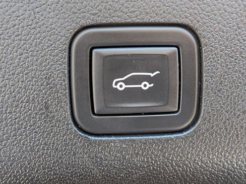 Used 2023 Chevrolet Tahoe Z71 w/ Z71 Off-Road Package AWD/4WD image 14
