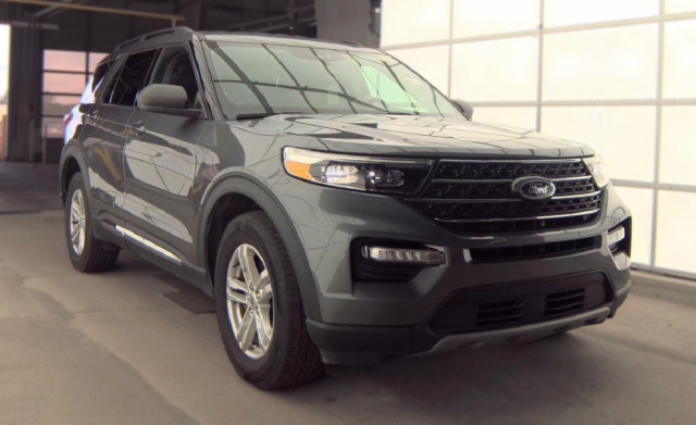 Used 2024 Ford Explorer XLT w/ Equipment Group 202A AWD/4WD image 9