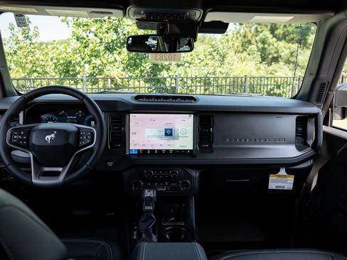 New 2025 Ford Bronco Badlands image 25