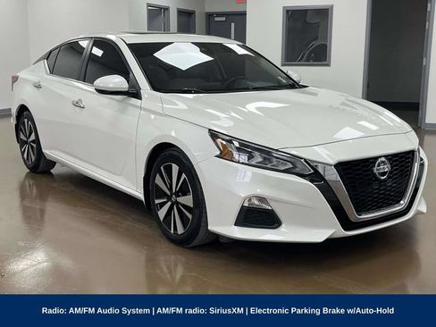 Used 2022 Nissan Altima 2.5 SV w/ SV Premium Package FWD image 3