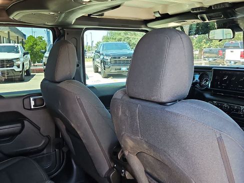 Used 2025 Jeep Wrangler Unlimited Sport AWD/4WD image 17