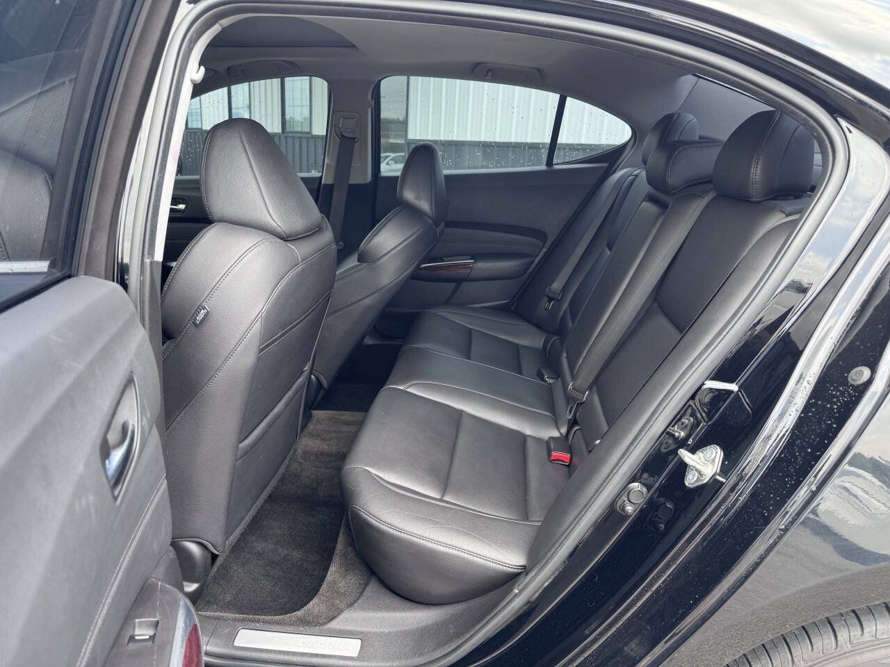 Used 2017 Acura TLX FWD image 11