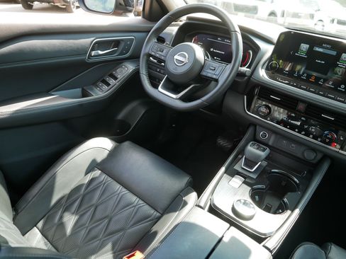 Certified 2023 Nissan Rogue Platinum w/ Platinum Premium Package AWD/4WD image 9