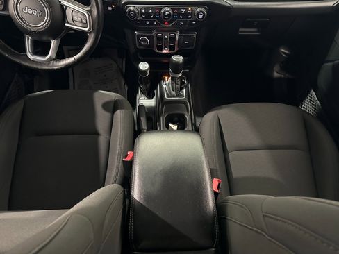 Used 2020 Jeep Wrangler Unlimited Sahara w/ Uconnect 4C Nav & Sound Group image 27