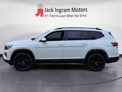 Certified 2026 Volkswagen Atlas SE w/ Panoramic Sunroof Package FWD image 2