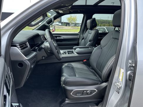 New 2025 Jeep Wagoneer 4WD w/ Premium Group I image 9