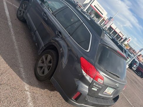 Used 2013 Subaru Outback 2.5i Premium image 3