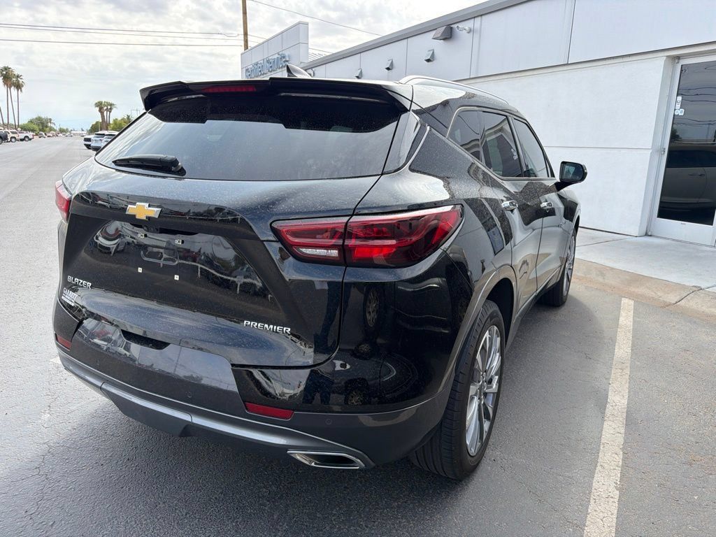 Used 2024 Chevrolet Blazer Premier w/ Driver Confidence II Package FWD image 4