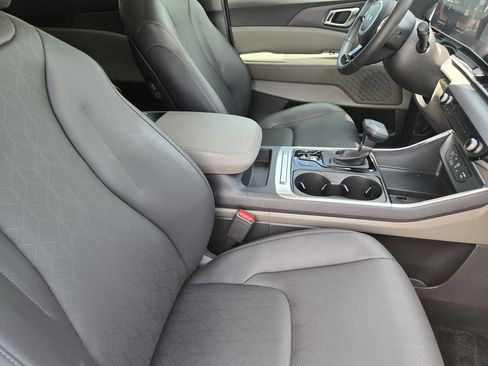 New 2026 Kia Carnival EX FWD image 10