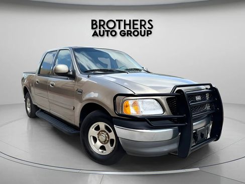Used 2001 Ford F150 Lariat RWD image 2