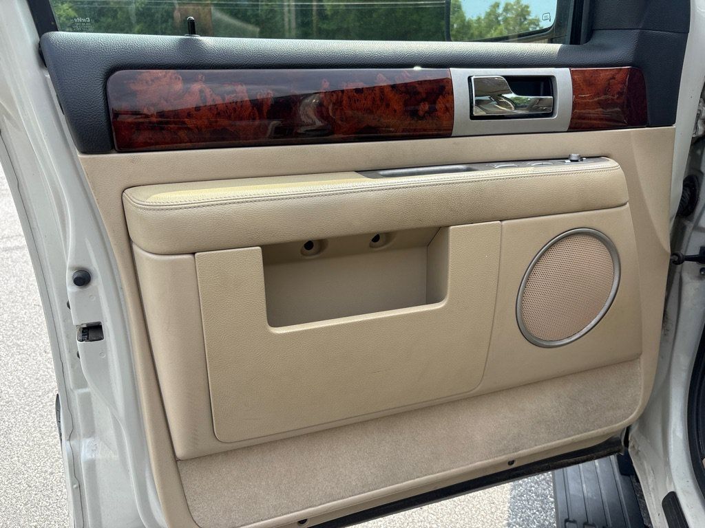Used 2006 Lincoln Navigator 2WD image 10