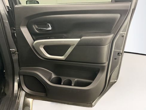 Used 2018 Nissan Titan SV w/ SV Convenience Package AWD/4WD image 31