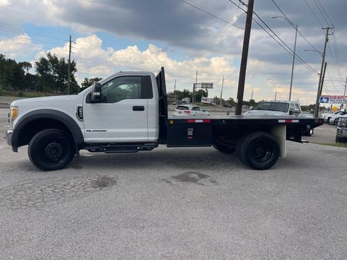 Used 2017 Ford F550 2WD Regular Cab Super Duty image 4