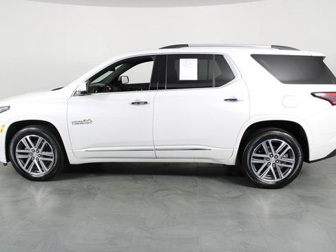Used 2023 Chevrolet Traverse High Country FWD image 13