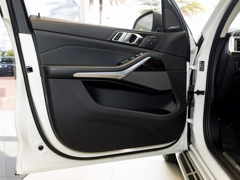 Used 2025 BMW X7 xDrive40i image 18