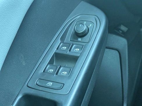 Used 2022 Volkswagen Taos SE FWD image 23
